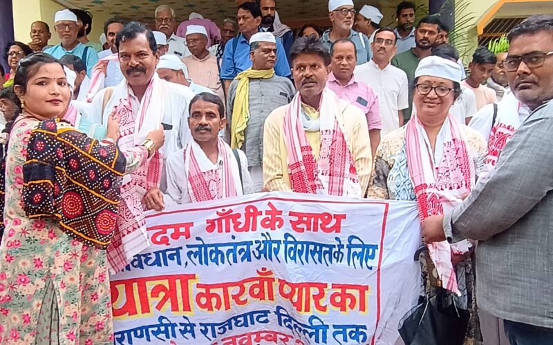 पदयात्रियों का किया गया जोरदार स्वागत,बारिश के बावजूद भींगते हुए आगे बढ़ते रहे पदयात्री